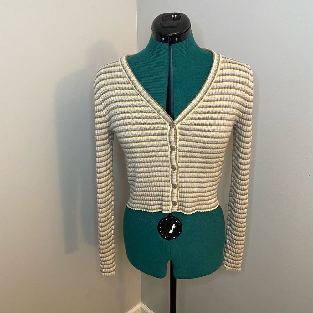 Forever 21 Long Sleeve Crop Sweater Ribbed Striped Button Down Size M